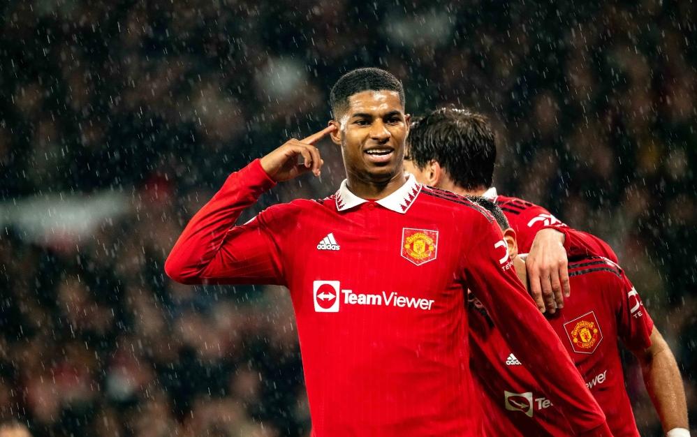 巴萨力克曼联，加维扛起全队