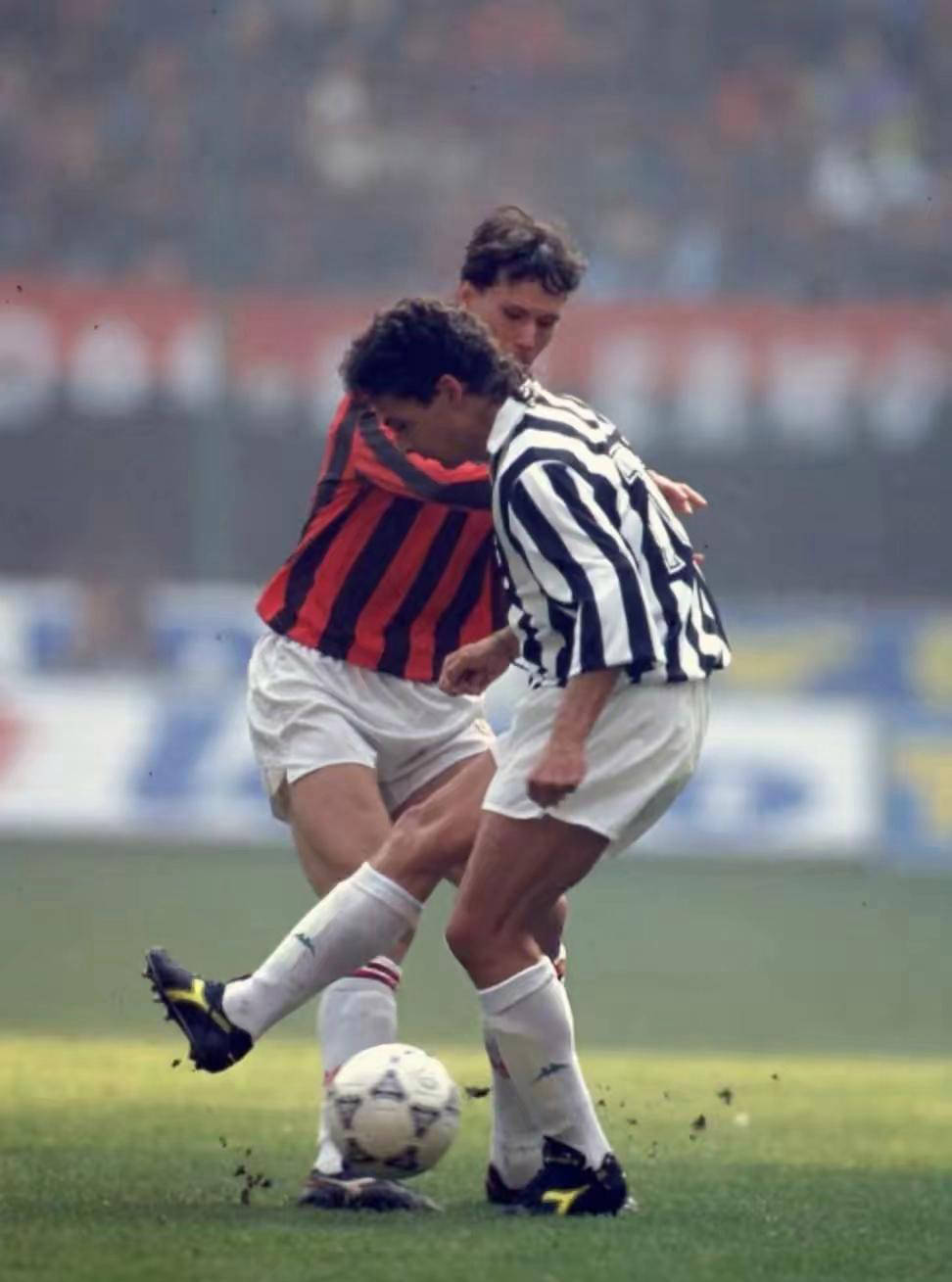 尤文鏖战AC米兰，若日尼奥统治全场