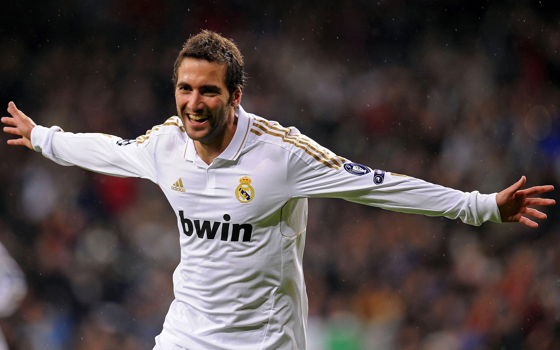 英超争冠之夜，恩比德稳定输出不掉线，竞技世界的双面启示