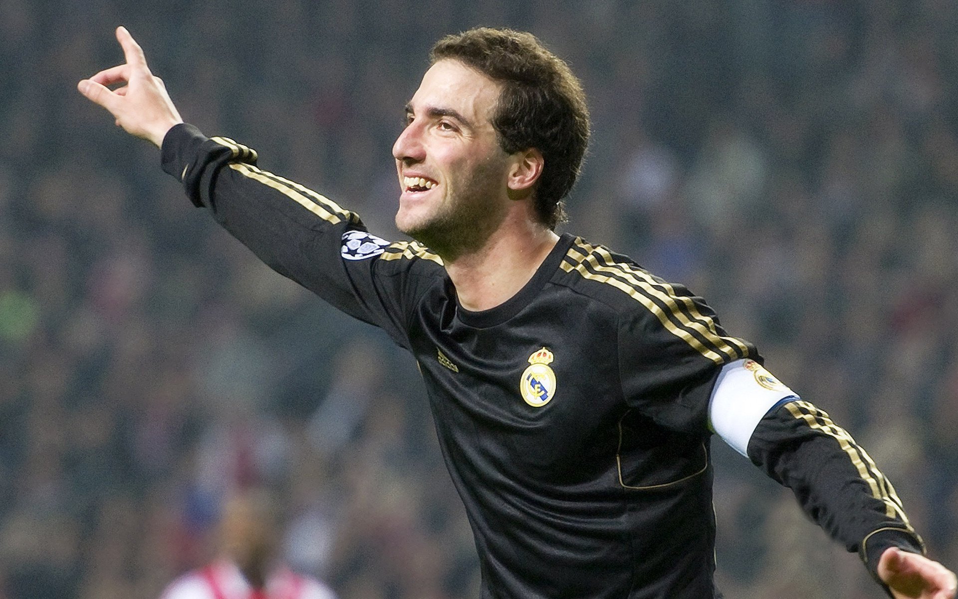 梅西让比赛提前失去悬念，智利压哨击败巴萨，足球宇宙的暗物质与坍缩奇点